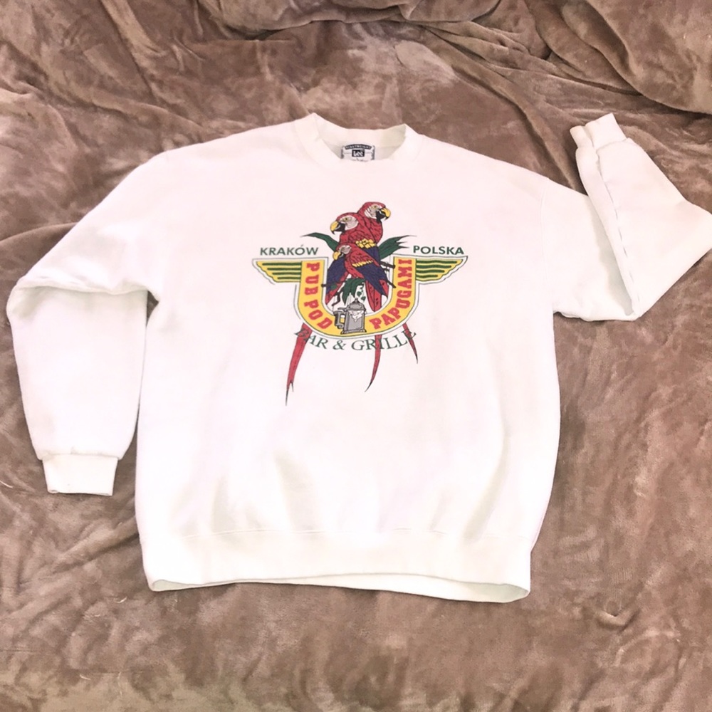 ‘Pub Pod Papugami’ Bar and Grill Sweatshirt.